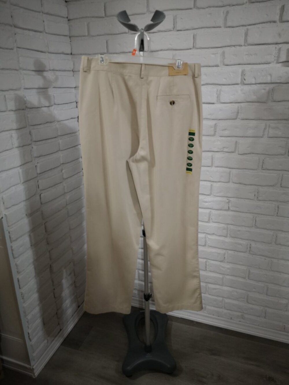 NWT L.L. Bean Classic Fit Ladies Size 12 Regular Light Tan Zipper & Button Pant - Picture 2 of 15